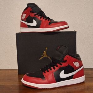 Air Jordan 1 Mid. 11